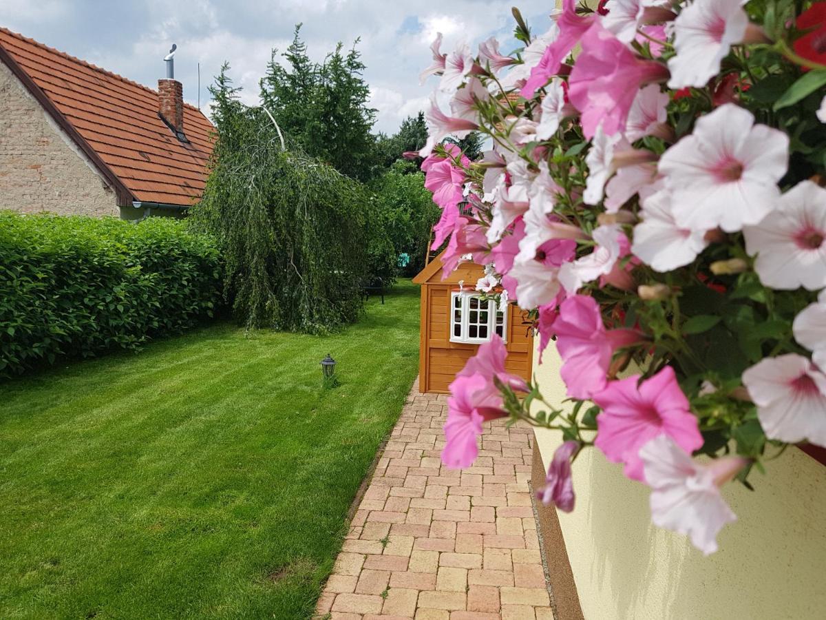 Ferienwohnung Zlty Dom Vrbov Exterior foto