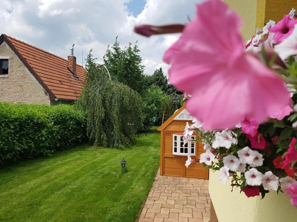 Ferienwohnung Zlty Dom Vrbov Exterior foto