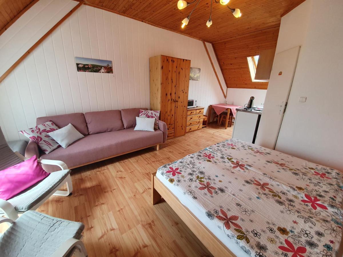 Ferienwohnung Zlty Dom Vrbov Exterior foto