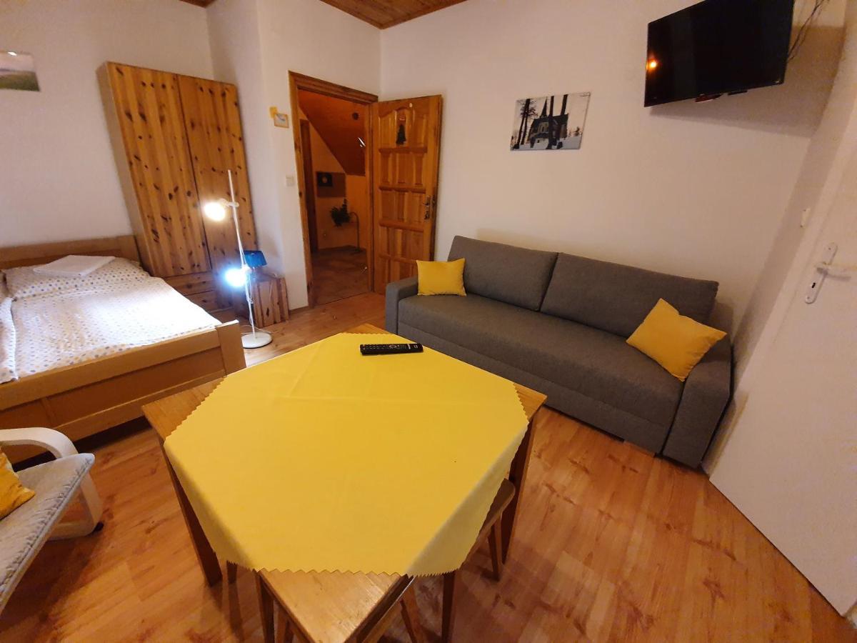Ferienwohnung Zlty Dom Vrbov Exterior foto