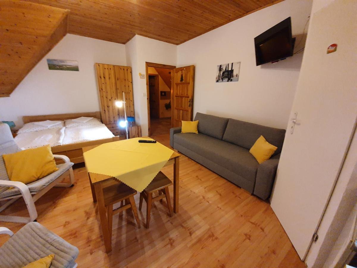 Ferienwohnung Zlty Dom Vrbov Exterior foto