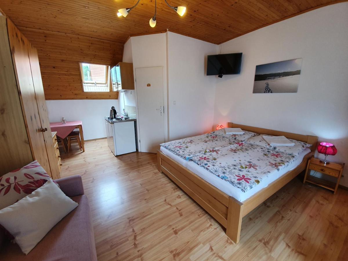 Ferienwohnung Zlty Dom Vrbov Exterior foto