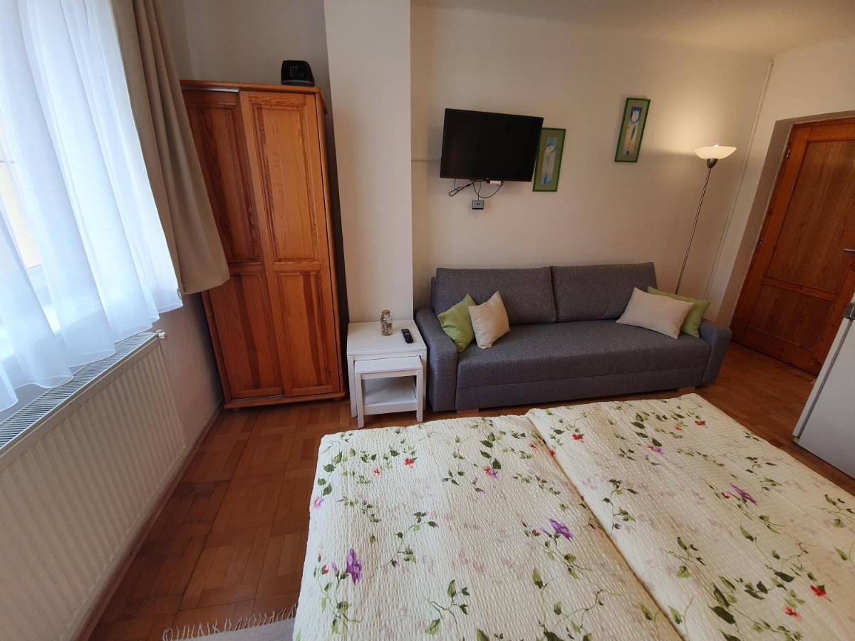 Ferienwohnung Zlty Dom Vrbov Exterior foto