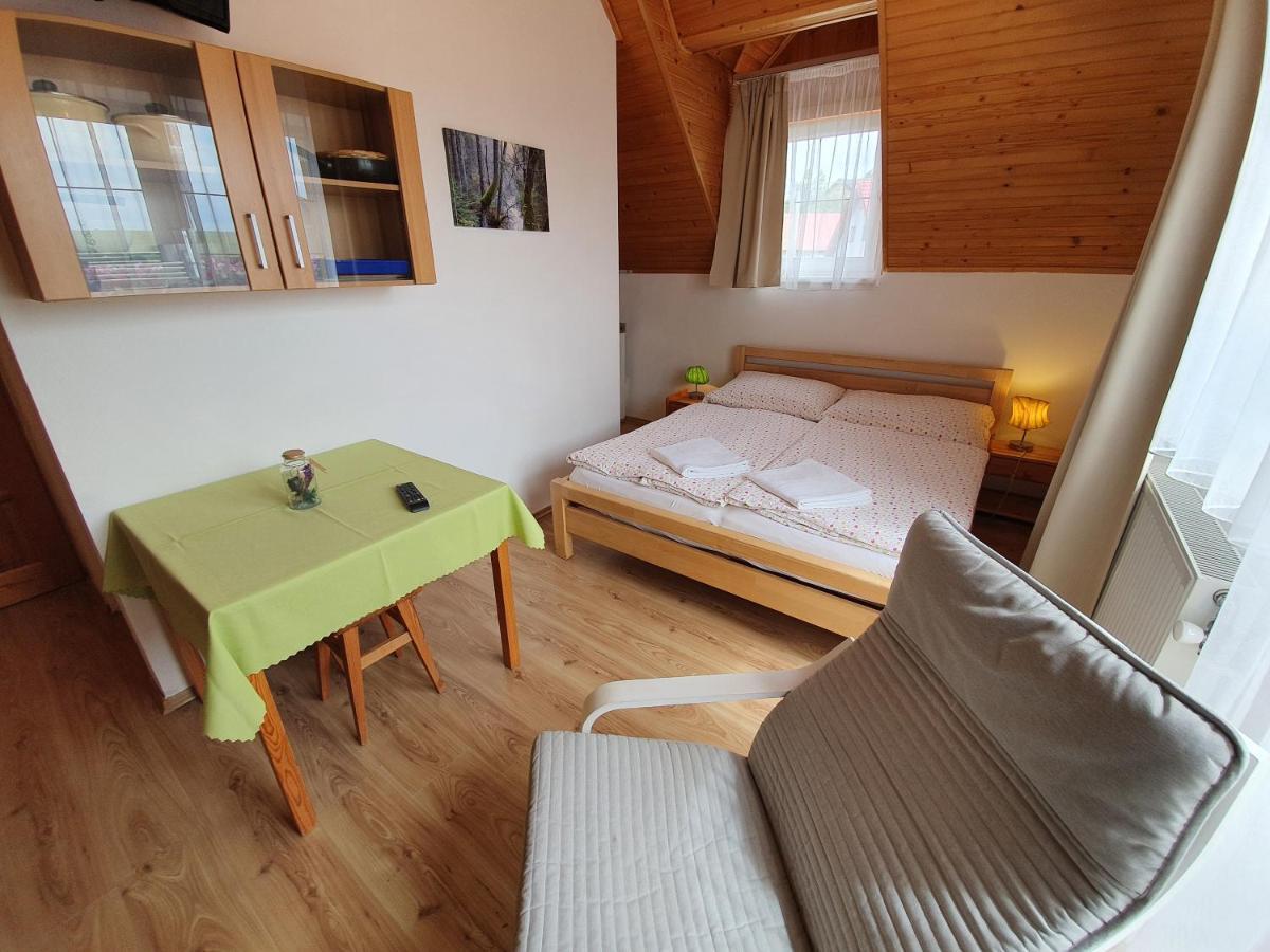 Ferienwohnung Zlty Dom Vrbov Exterior foto
