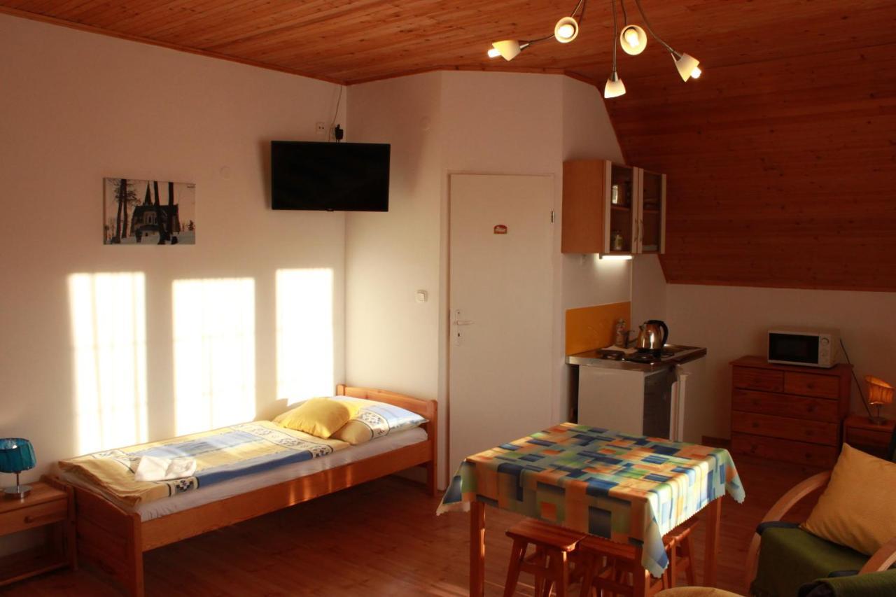 Ferienwohnung Zlty Dom Vrbov Exterior foto