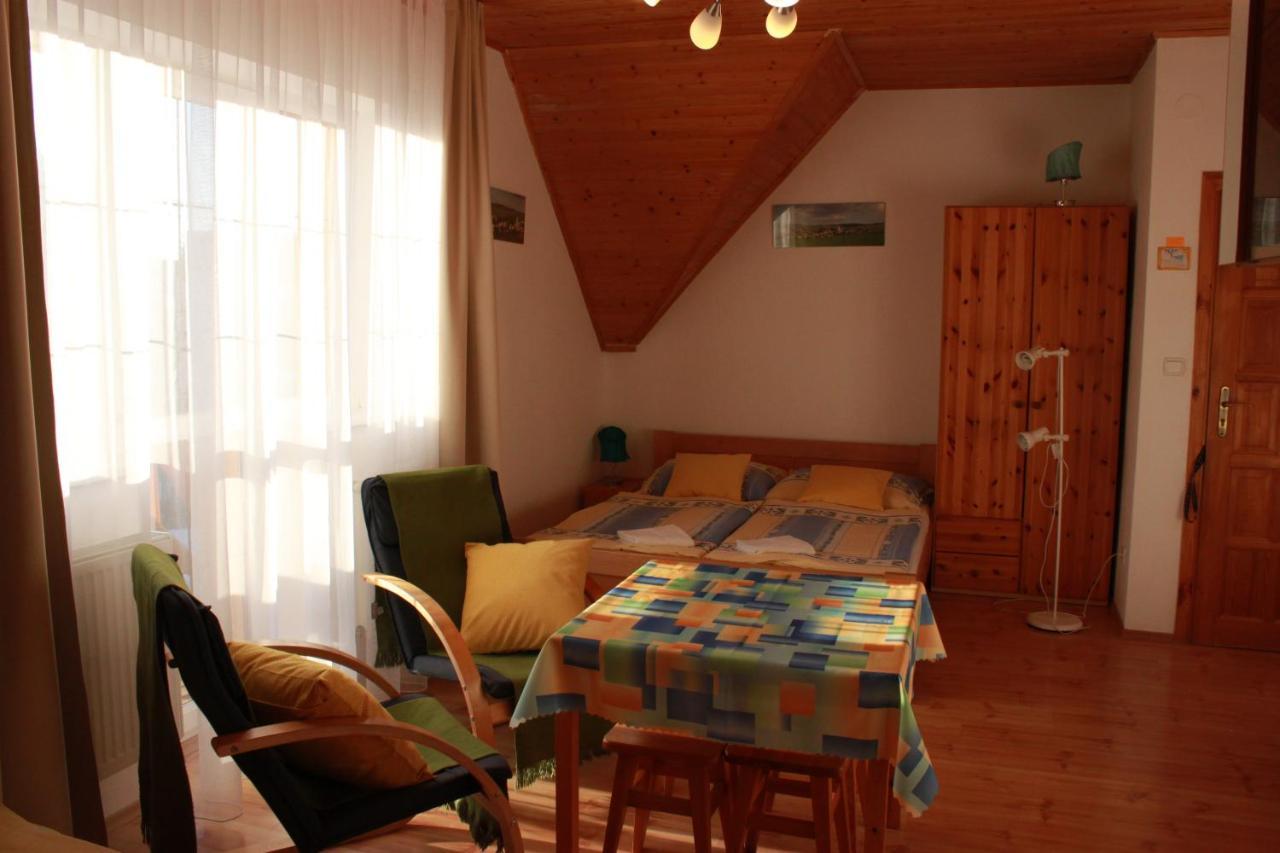 Ferienwohnung Zlty Dom Vrbov Exterior foto