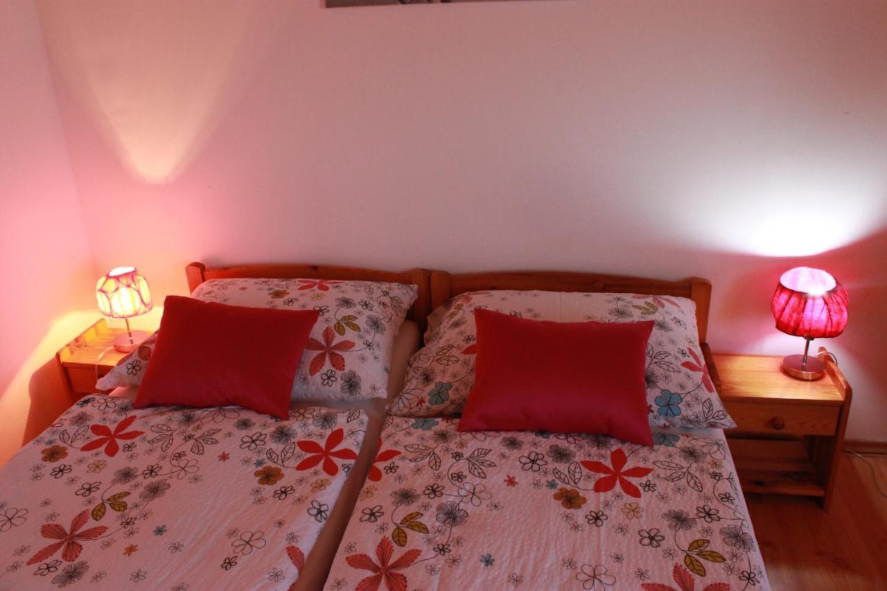 Ferienwohnung Zlty Dom Vrbov Exterior foto