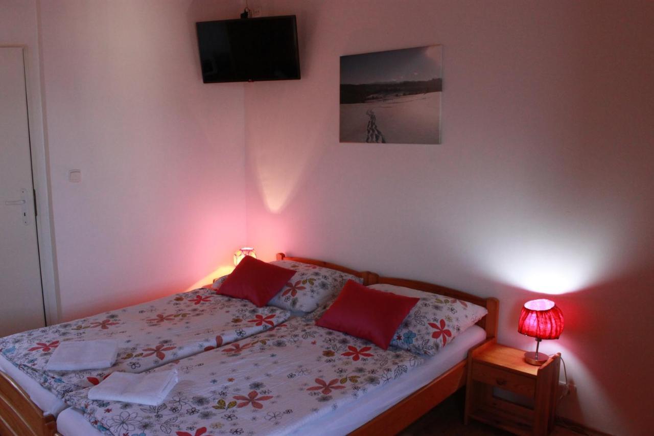 Ferienwohnung Zlty Dom Vrbov Exterior foto